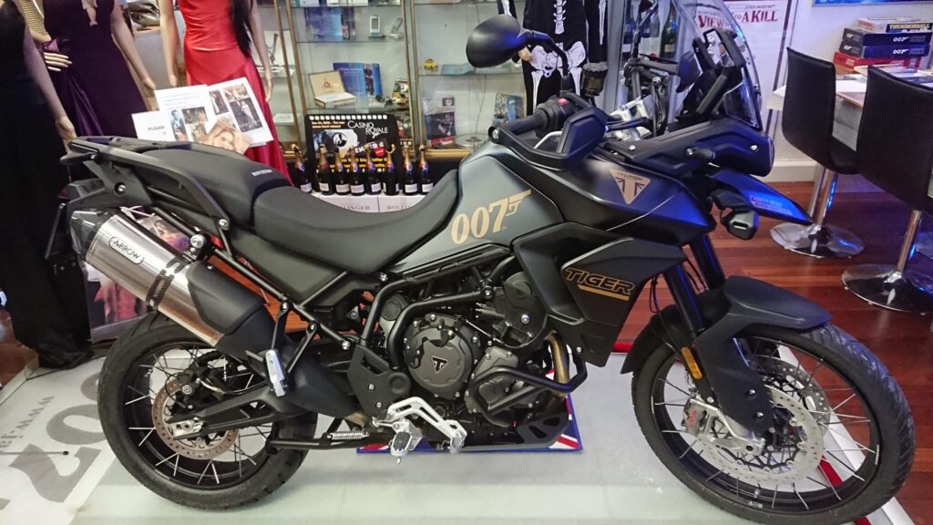 The Tiger 900 Bond 007 Edition Tiger 900 Rally Pro, which features in
amazing stunt sequences Matera in the James Bond Film, No Time To Die